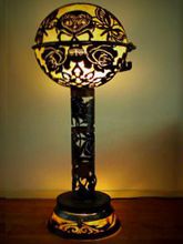 Steampunk Art floor lamp: Decorative piece of art with mexican skulls.